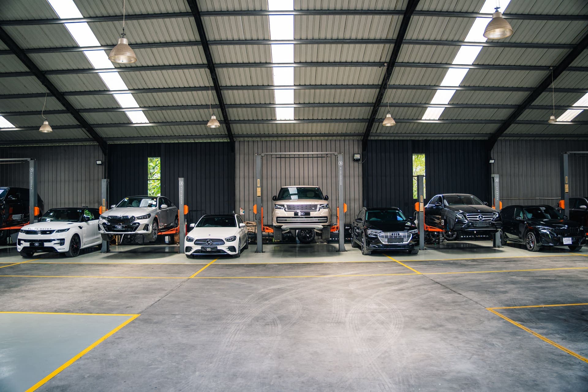 Sixth Gear Interior Banner